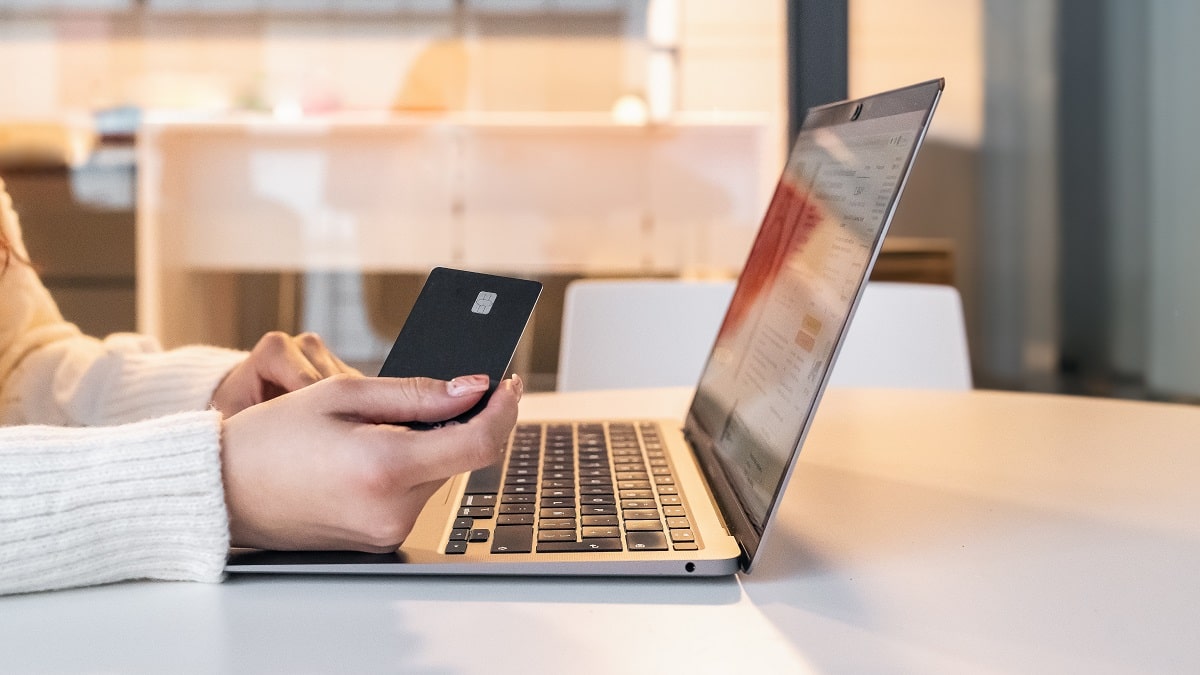 holding credit card while shopping online